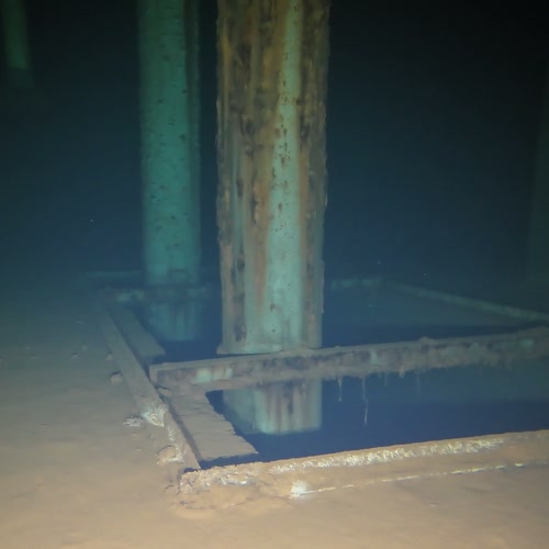 Sprinklertank-Inspektion: Betontank, 35 Jahre – Saugrohre Korrosion Unterwasseraufnahme